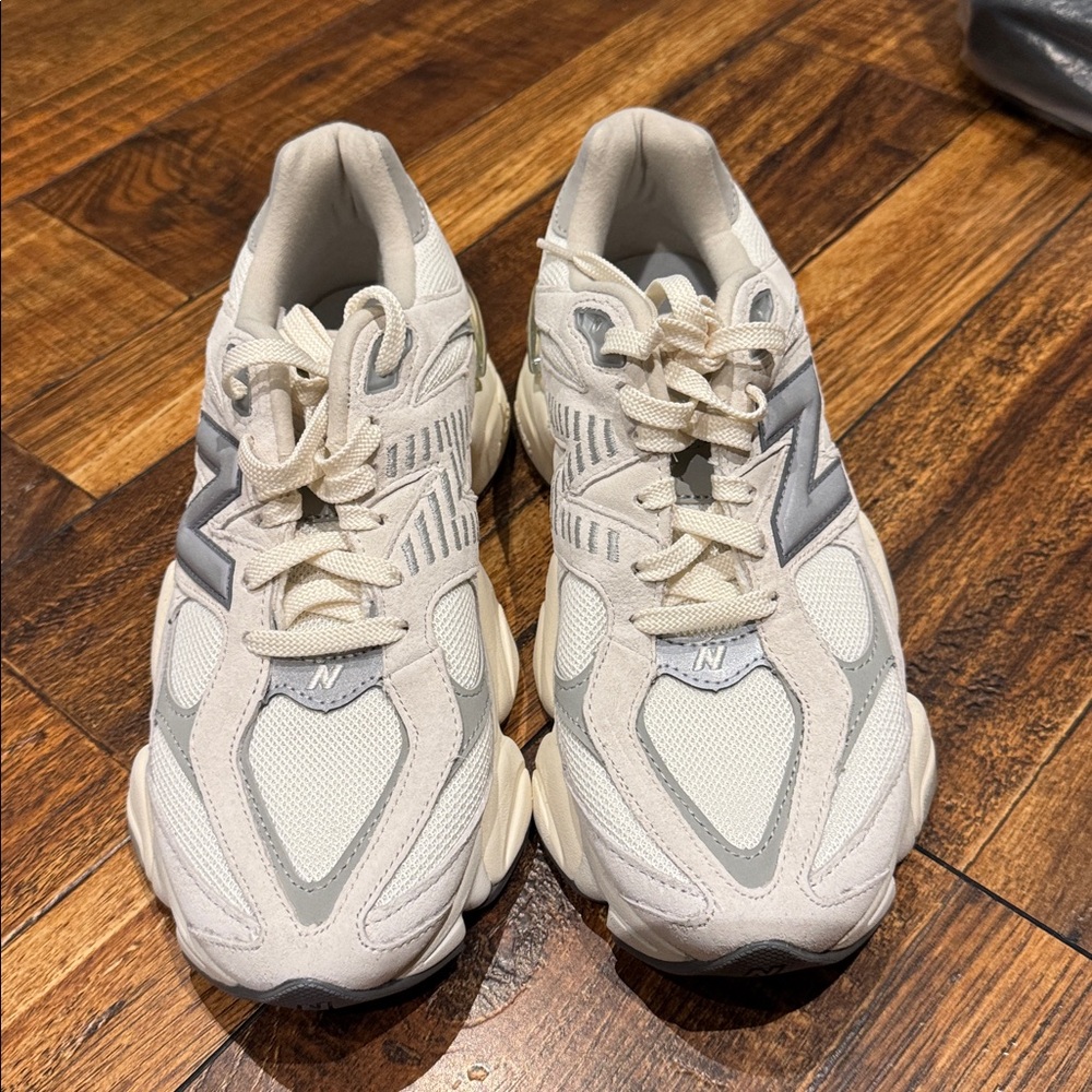 New Balance 9060 Athletic Sneakers White and Light Gray 6 7.5 sea salt concrete